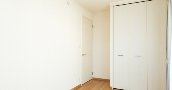 סוגרים פינה בארון איך בוחרים ארון בגדים שבאמת עובד בבית