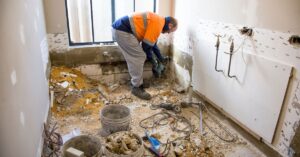 מנזילה ועד שיפוץ: אילו בעלי מקצוע כדאי לשמור בחיוג המקוצר?